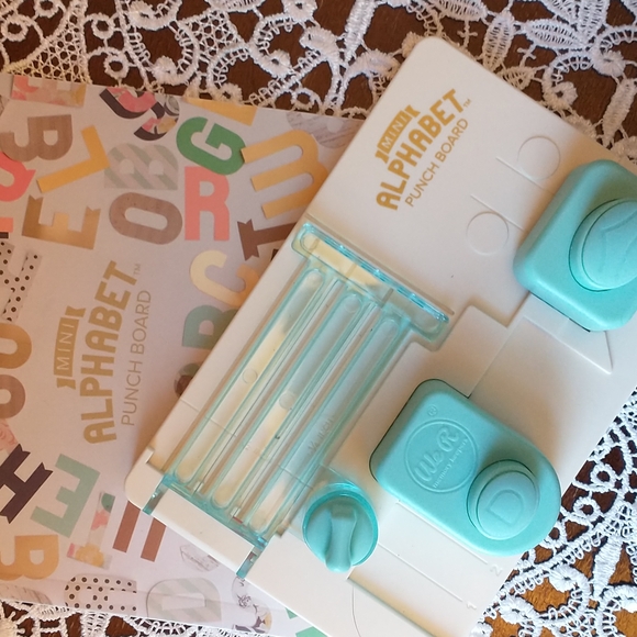 NIB Mini Alphabet Punchboard - We R Memory Keepers - Picture 2 of 7